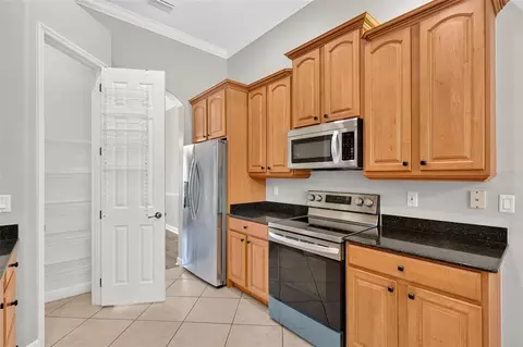 Kitchen - 1070 Ceasars Ct, Mount Dora, FL 32757 photo 6 of 12