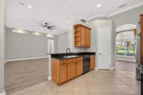 Kitchen - 1070 Ceasars Ct, Mount Dora, FL 32757 photo 8 of 12