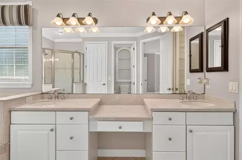 Bath - 1070 Ceasars Ct, Mount Dora, FL 32757 photo 11 of 12