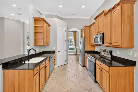 Kitchen - 1070 Ceasars Ct, Mount Dora, FL 32757 photo 9 of 12