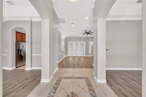 Entry Way - 1070 Ceasars Ct, Mount Dora, FL 32757 photo 11 of 12
