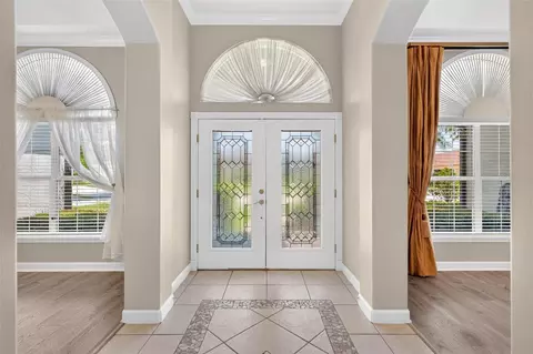 Entry Way - 1070 Ceasars Ct, Mount Dora, FL 32757 photo 10 of 12