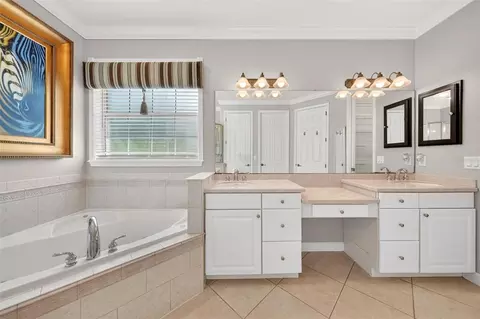 Bath - 1070 Ceasars Ct, Mount Dora, FL 32757 photo 6 of 12