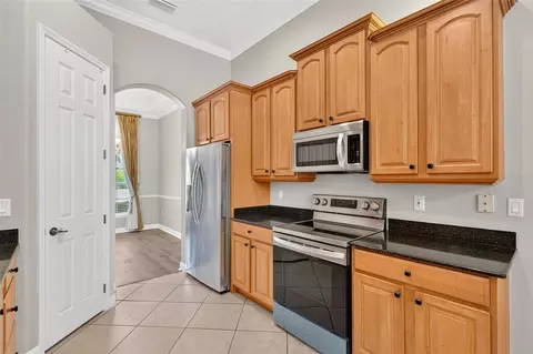 Kitchen - 1070 Ceasars Ct, Mount Dora, FL 32757 photo 7 of 12