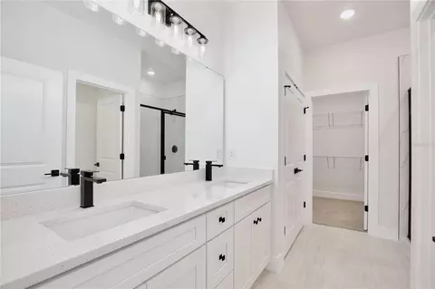 Bath - 226 W Herrick Ave, Eustis, FL 32726 photo 1 of 1
