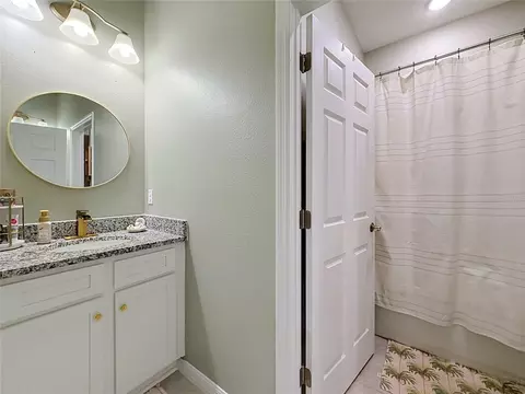 Bath - 3947 Mayhill Loop, Eustis, FL 32736 photo 2 of 3