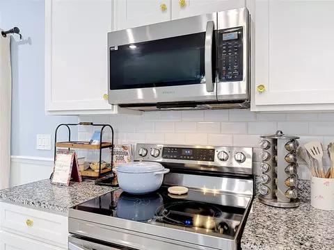 Kitchen - 3947 Mayhill Loop, Eustis, FL 32736 photo 4 of 5
