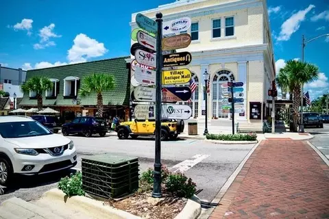 Exterior - 140 N Johns St, Mount Dora, FL 32757 photo 8 of 8