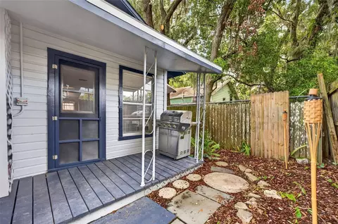 Exterior - 140 N Johns St, Mount Dora, FL 32757 photo 4 of 8