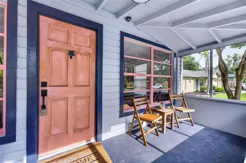Exterior - 140 N Johns St, Mount Dora, FL 32757 photo 2 of 8