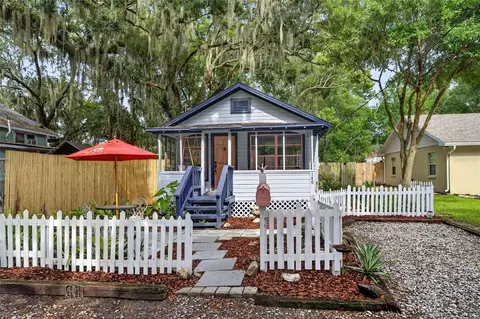 Exterior - 140 N Johns St, Mount Dora, FL 32757 photo 6 of 8