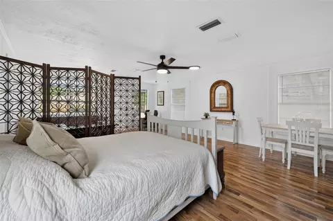 Bedroom - 140 N Johns St, Mount Dora, FL 32757 photo 3 of 3