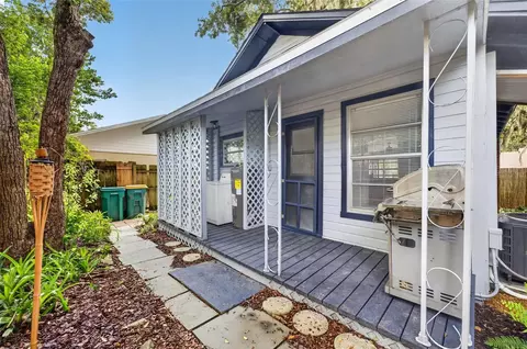 Exterior - 140 N Johns St, Mount Dora, FL 32757 photo 5 of 8