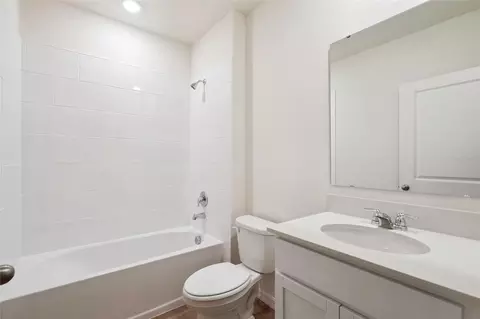 Bath - 2519 Dorset Ct, Ormond Beach, FL 32174 photo 3 of 5