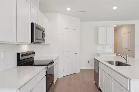 Kitchen - 2519 Dorset Ct, Ormond Beach, FL 32174 photo 5 of 6