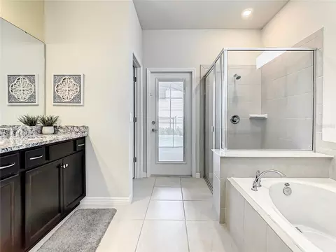 Bath - 1978 Summer Dr, Davenport, FL 33897 photo 1 of 8