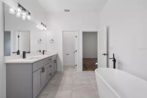 Bath - 6460 SW 129 Loop, Ocala, FL 34473 photo 2 of 7