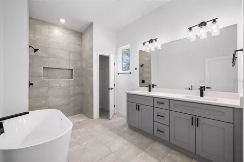 Bath - 6460 SW 129 Loop, Ocala, FL 34473 photo 1 of 7