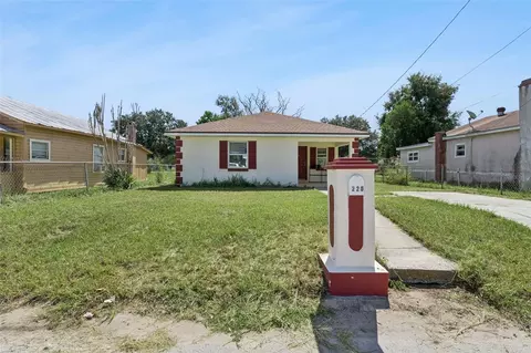 220 D St, Lake Wales, FL 33853
