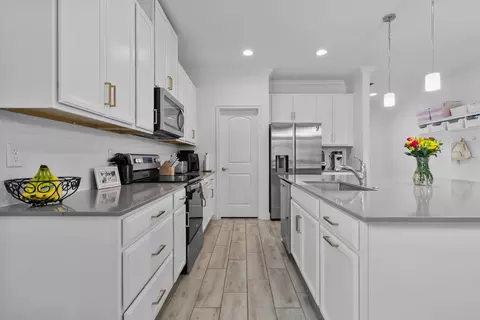 Kitchen - 7453 Wing Span Way, Saint Cloud, FL 34773 photo 4 of 4