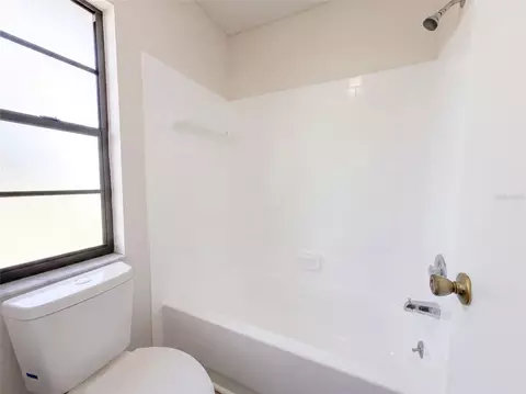 Bath - 391 Harvard Rd, Venice, FL 34293 photo 2 of 5