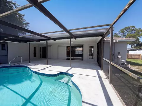 Exterior - 391 Harvard Rd, Venice, FL 34293 photo 2 of 7