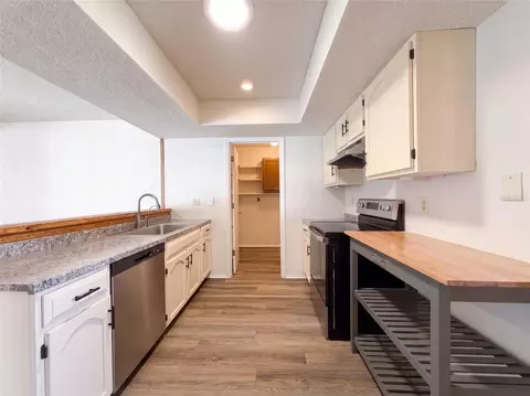 Kitchen - 391 Harvard Rd, Venice, FL 34293 photo 3 of 3