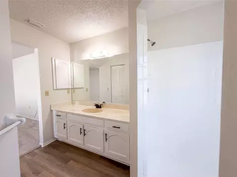 Bath - 391 Harvard Rd, Venice, FL 34293 photo 3 of 5