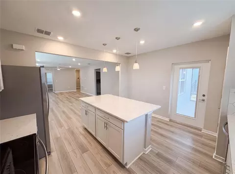 Kitchen - 8332 SW 54th Loop, Ocala, FL 34481 photo 3 of 4