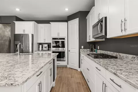 Kitchen - 8291 Procida Isle Ln, Windermere, FL 34786 photo 4 of 5