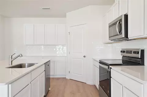 Kitchen - 5787 Springer St, Saint Cloud, FL 34771 photo 3 of 4