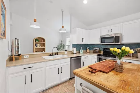 Kitchen - 530 Bridge Creek Blvd, Ocoee, FL 34761 photo 2 of 4