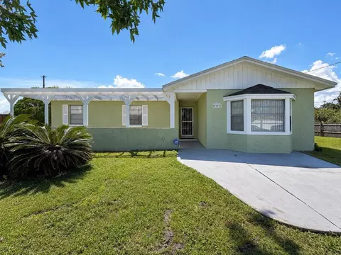 2777 Green Meadow Cir, Kissimmee, FL 34741