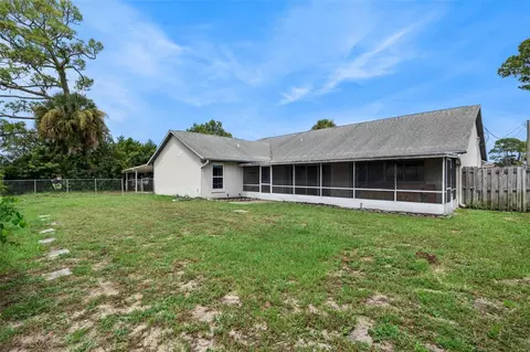 Exterior - 2504 Glenwood Dr, Edgewater, FL 32141 photo 6 of 10