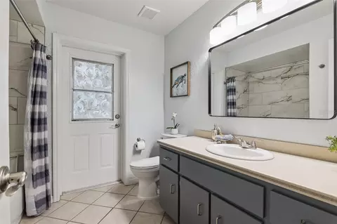 Bath - 2504 Glenwood Dr, Edgewater, FL 32141 photo 3 of 4