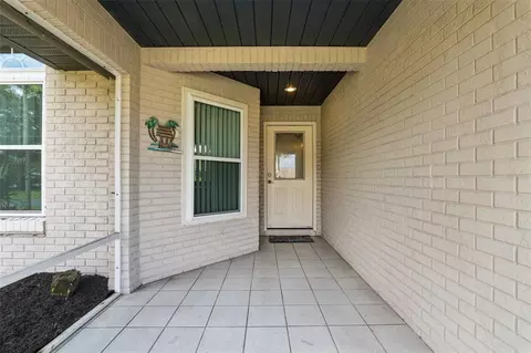Exterior - 2504 Glenwood Dr, Edgewater, FL 32141 photo 2 of 10