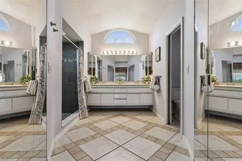 Bath - 2504 Glenwood Dr, Edgewater, FL 32141 photo 1 of 4