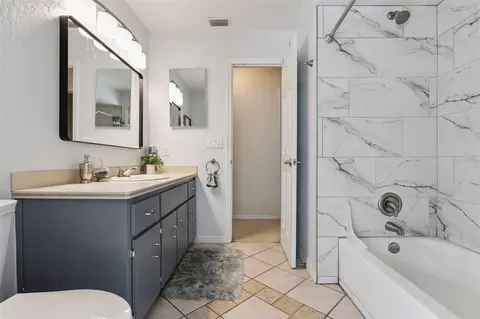 Bath - 2504 Glenwood Dr, Edgewater, FL 32141 photo 4 of 4