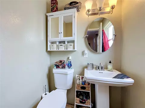 Bath - 23 E Hammon Dr, Apopka, FL 32703 photo 2 of 2