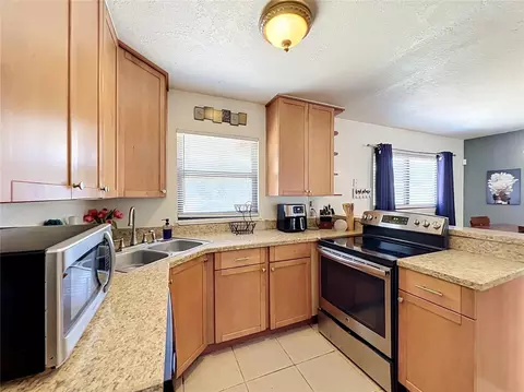 Kitchen - 23 E Hammon Dr, Apopka, FL 32703 photo 1 of 2