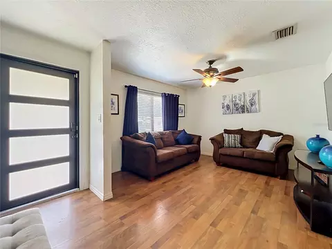 Entry Way - 23 E Hammon Dr, Apopka, FL 32703 photo 1 of 3