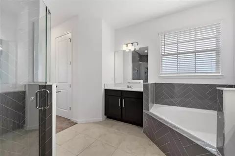 Bath - 4767 Cragmere Loop, Clermont, FL 34711 photo 5 of 6