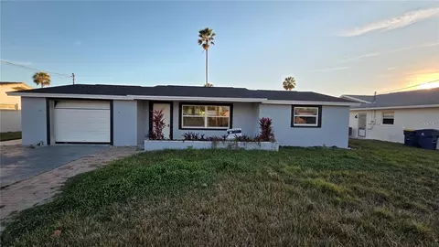4020 Headsail Dr, New Port Richey, FL 34652