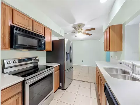 Kitchen - 1118 Little Spring Hill Dr, Ocoee, FL 34761 photo 4 of 5