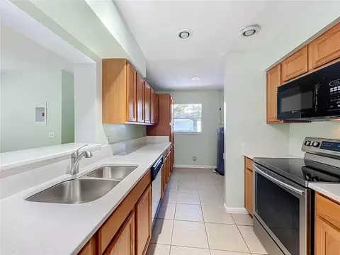 Kitchen - 1118 Little Spring Hill Dr, Ocoee, FL 34761 photo 2 of 5