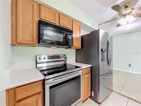 Kitchen - 1118 Little Spring Hill Dr, Ocoee, FL 34761 photo 3 of 5