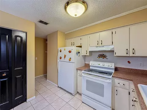 Kitchen - 2301 NE 32nd Pl, Ocala, FL 34479 photo 3 of 3