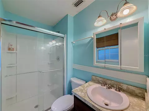 Bath - 2301 NE 32nd Pl, Ocala, FL 34479 photo 3 of 5
