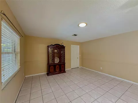 Living - 2301 NE 32nd Pl, Ocala, FL 34479 photo 6 of 7