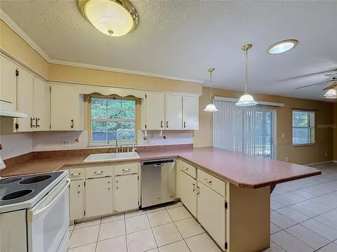 Kitchen - 2301 NE 32nd Pl, Ocala, FL 34479 photo 2 of 3
